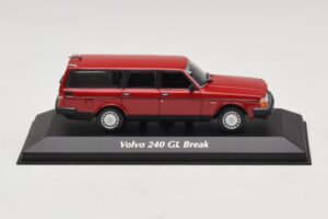 Volvo 240 GL Stationcar Rød Maxichamps 1:43 940171410 Metal