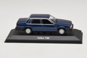 Volvo 740 Dark Blue Metallic Maxichamps 1:43 Volvo 740 Dark Blue Metallic Maxichamps 1:43 940171701 Metal