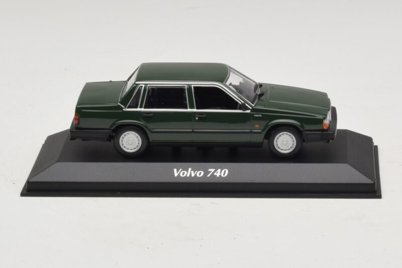 Volvo 740 Mørkegrøn Maxichamps 1:43 940171700 Metal